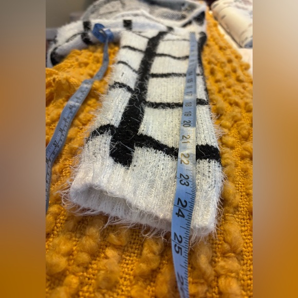 NY Collection Sweater - Picture 7 of 8